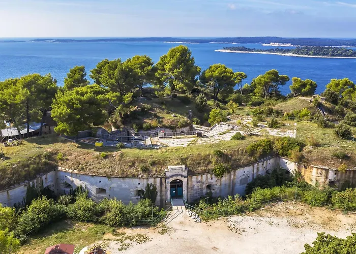 Loredana 11057 * Pula