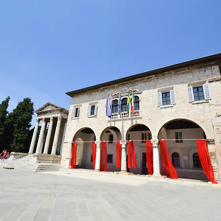 Pula Near Sea 2 *