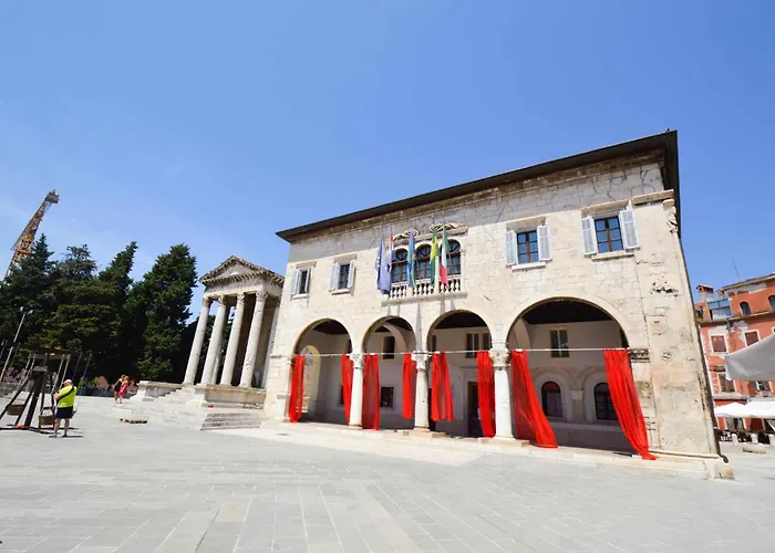 Loredana 11057 Pula